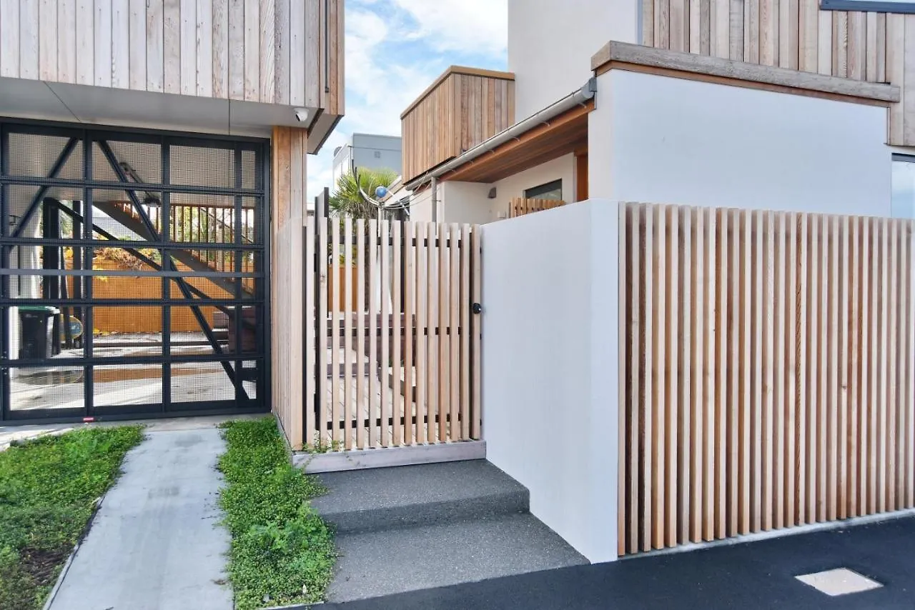 Esplanade Beach House - Christchurch Holiday Homes