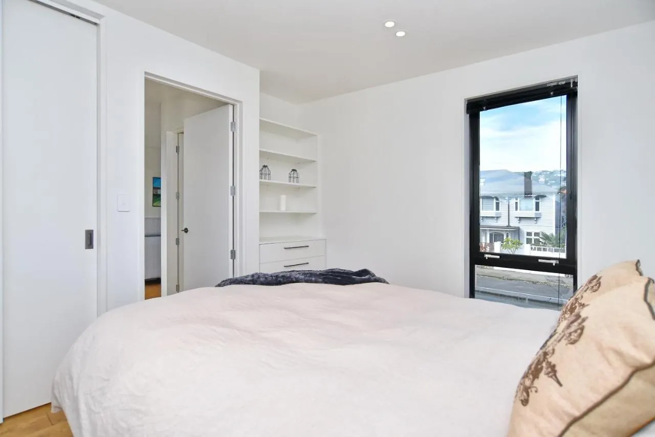 Esplanade Beach House - Christchurch Holiday Homes