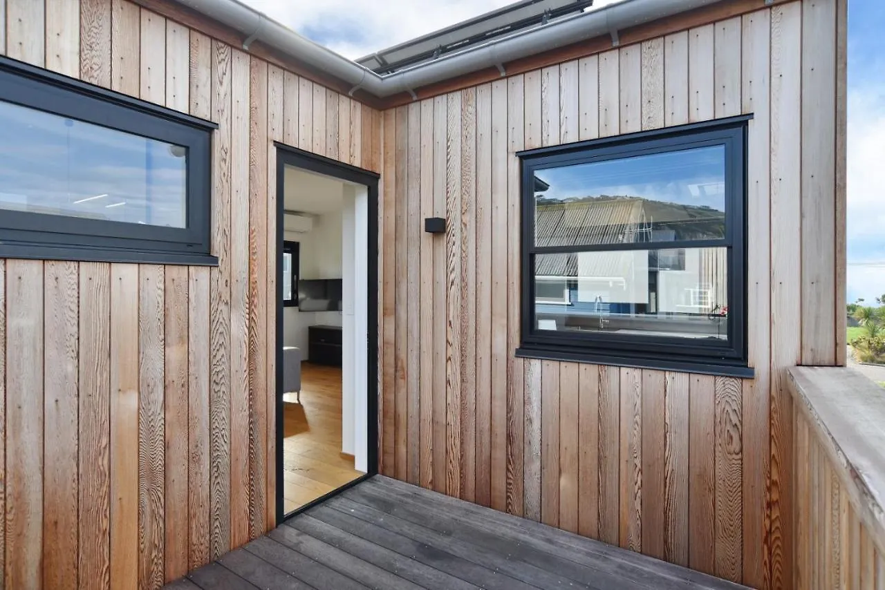 Esplanade Beach House - Christchurch Holiday Homes