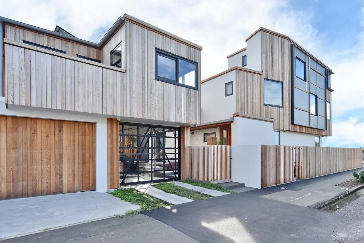 Esplanade Beach House - Christchurch Holiday Homes